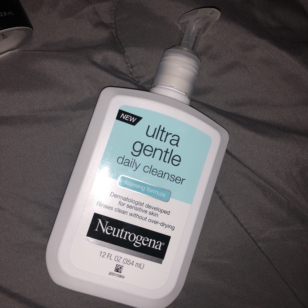 Neutrogena daily facial cleanser